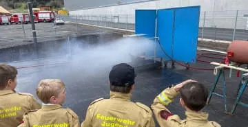 Feuerwehrjugend-besucht-das-Egger-Werk